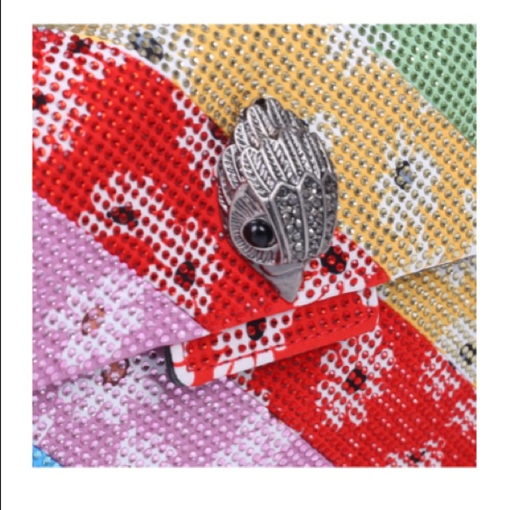 Kensington Crystal Mini Crossbody Bag
KURT GEIGER LONDON - Picture 4 of 11